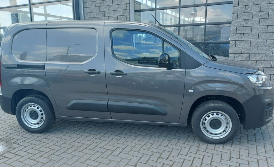 Citroen Berlingo Berlingo Van M benzyna 3 miejscowy ,bogate wyposażenie!